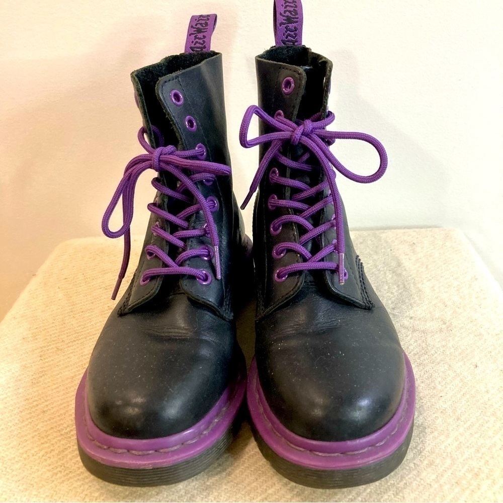 DR MARTENS Sz 37 or US 6 Rare Vintage 8 Eyelets Purple Black Leather  EUC